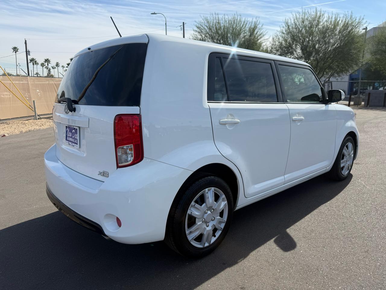 Scion xB 5-Door Wagon 5-Spd MT 2015