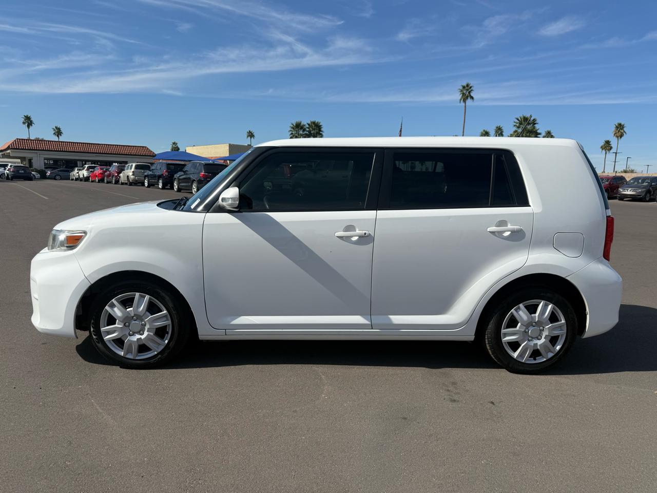 Scion xB 5-Door Wagon 5-Spd MT 2015