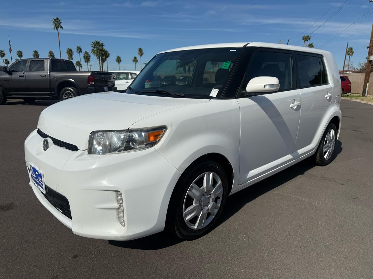 Scion xB 5-Door Wagon 5-Spd MT 2015