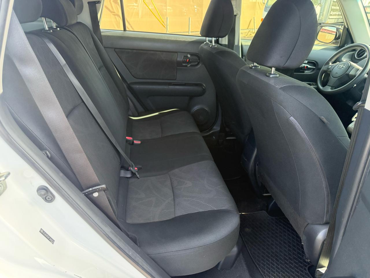 Scion xB 5-Door Wagon 5-Spd MT 2015