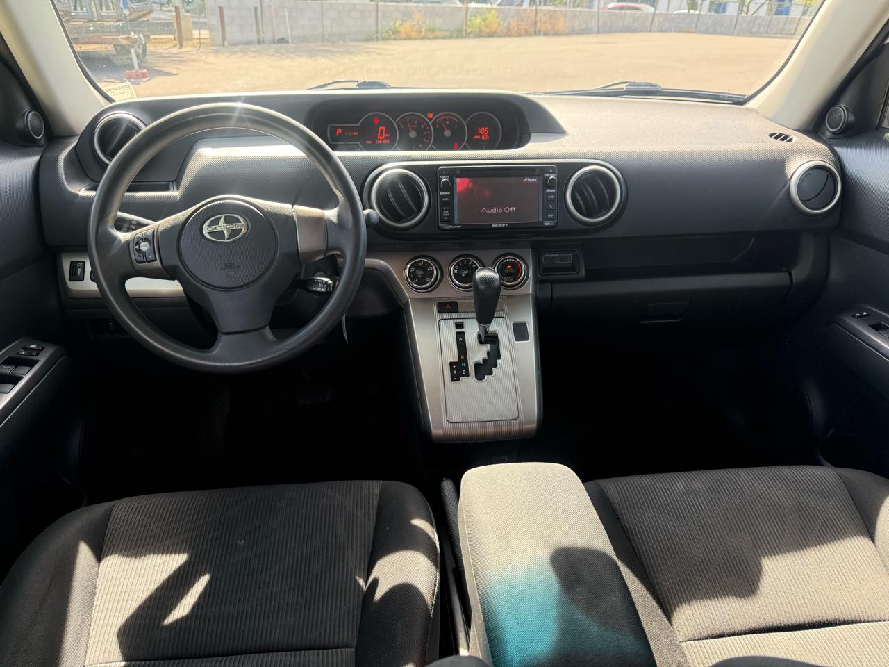 Scion xB 5-Door Wagon 5-Spd MT 2015