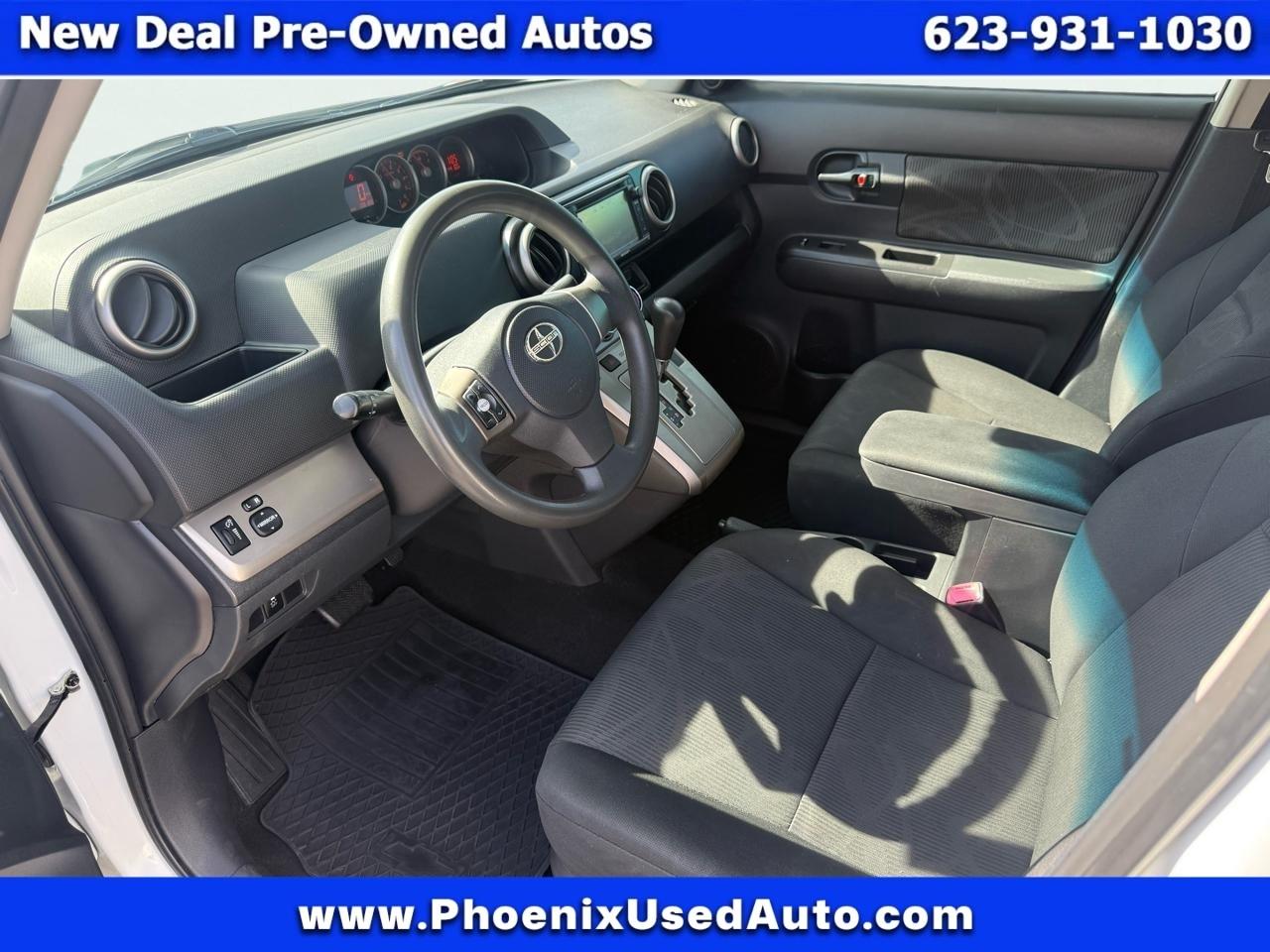 Scion xB 5-Door Wagon 5-Spd MT 2015