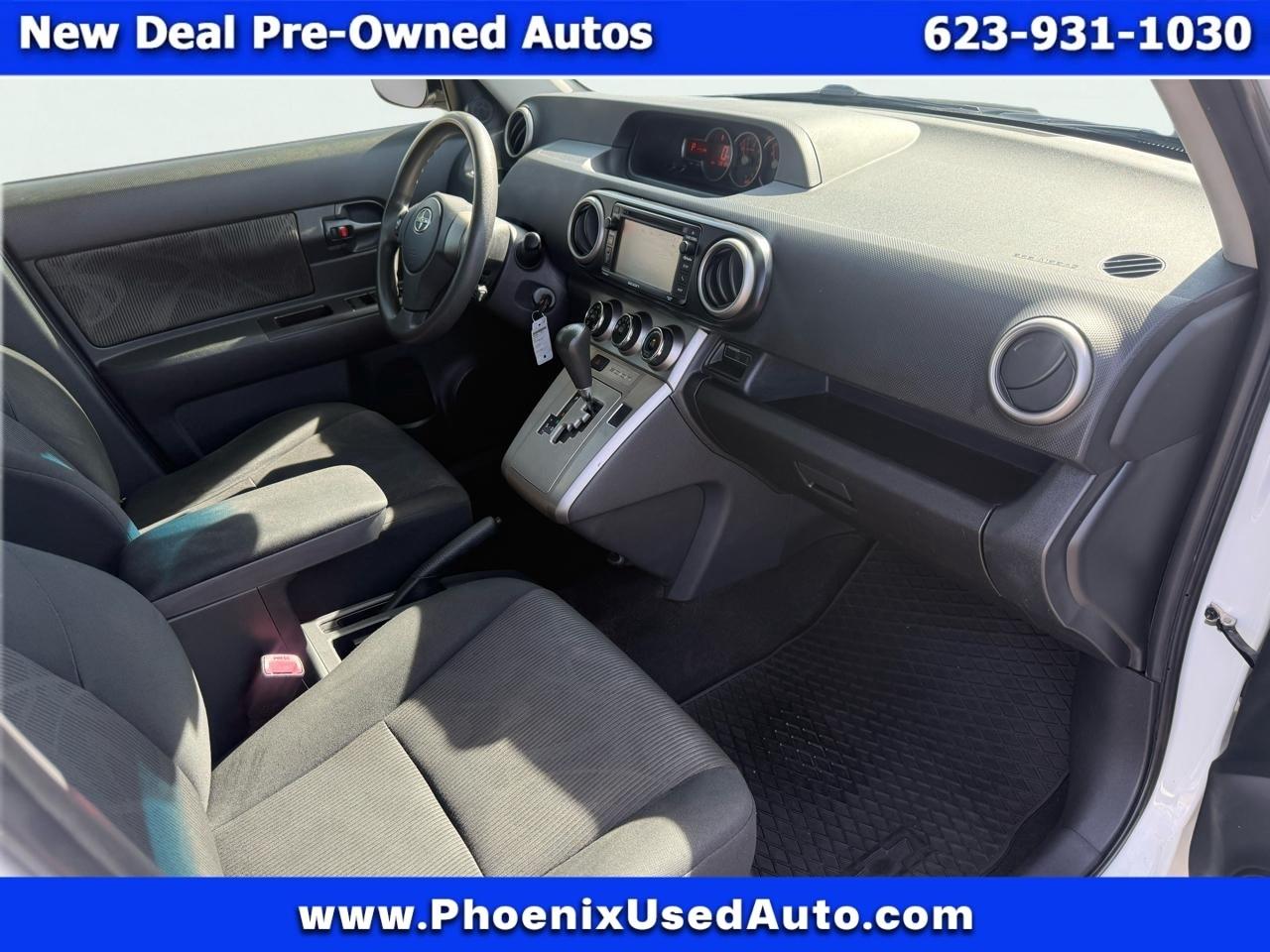 Scion xB 5-Door Wagon 5-Spd MT 2015