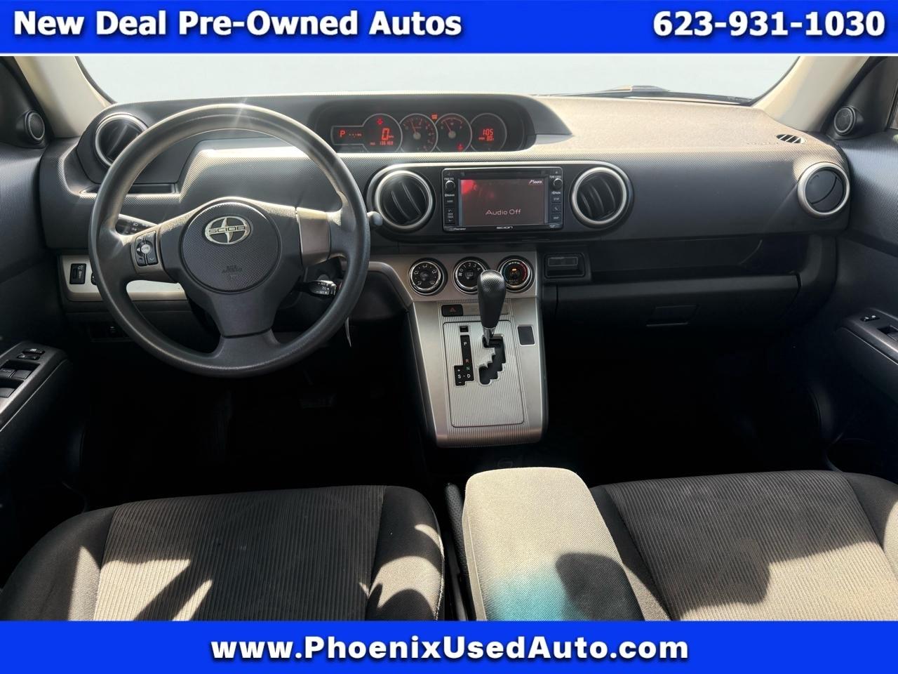 Scion xB 5-Door Wagon 5-Spd MT 2015
