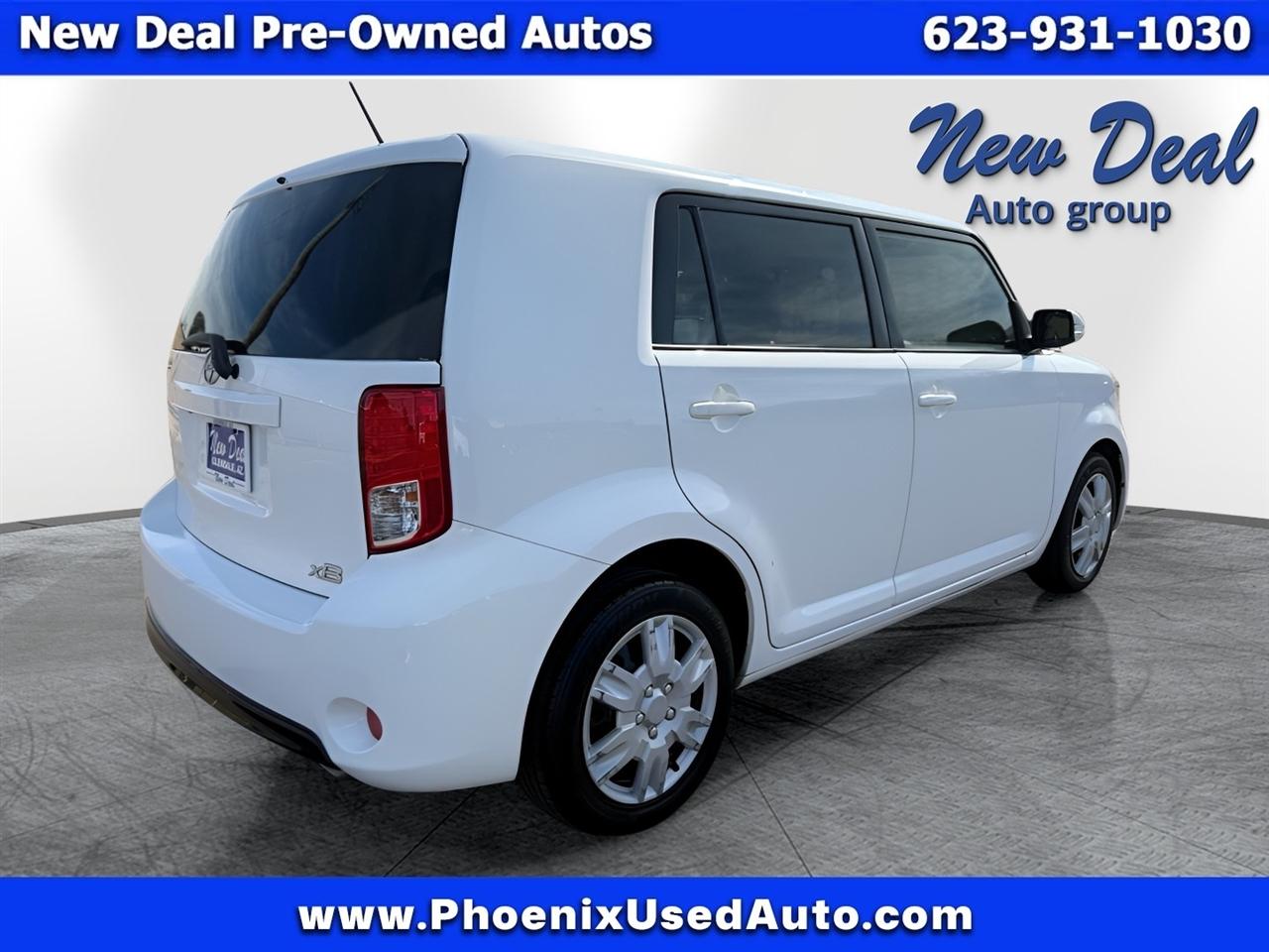 Scion xB 5-Door Wagon 5-Spd MT 2015