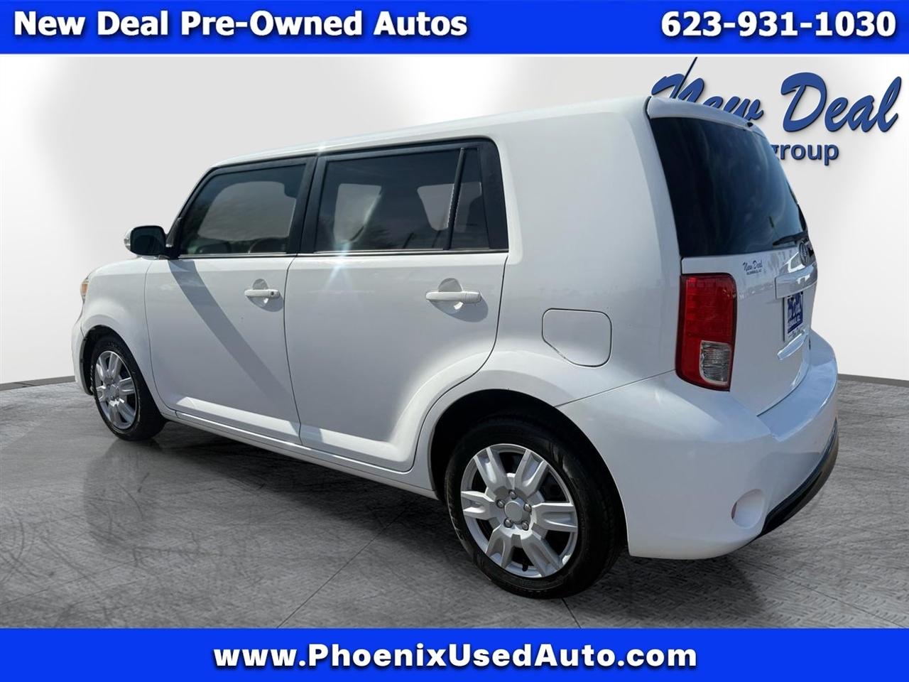 Scion xB 5-Door Wagon 5-Spd MT 2015