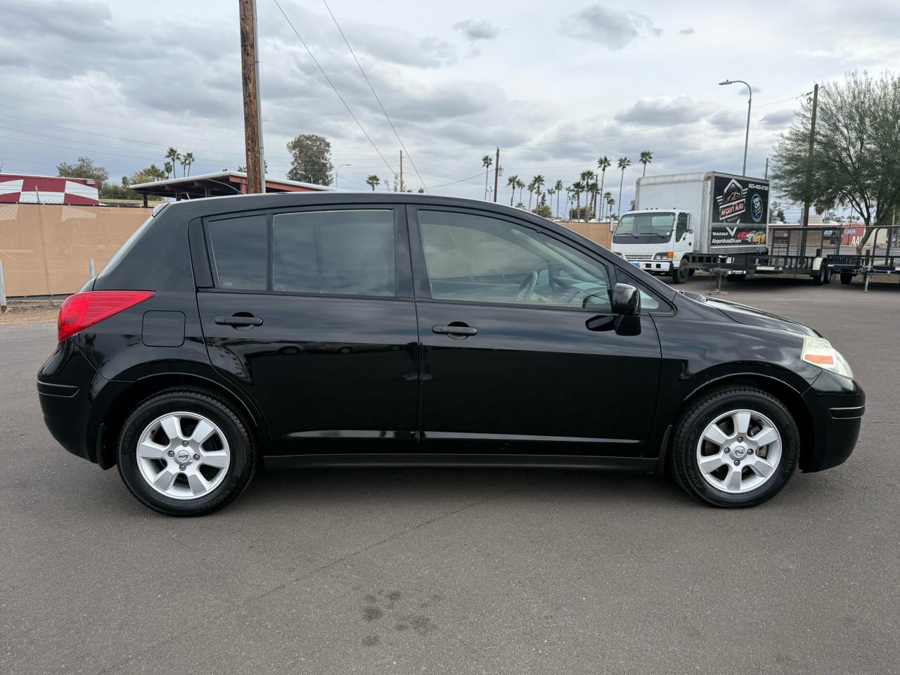 Nissan Versa 1.8 S Hatchback 2009
