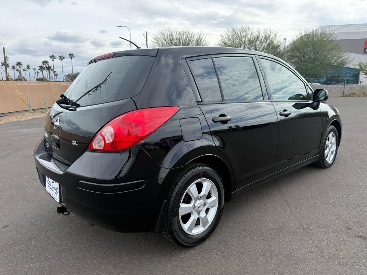 Nissan Versa 1.8 S Hatchback 2009