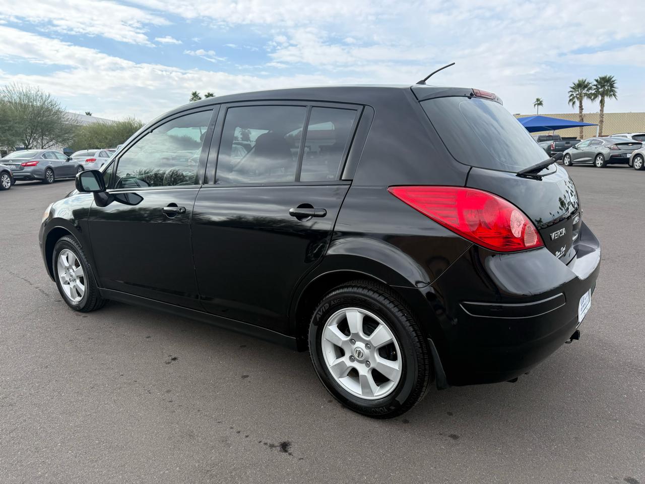 Nissan Versa 1.8 S Hatchback 2009