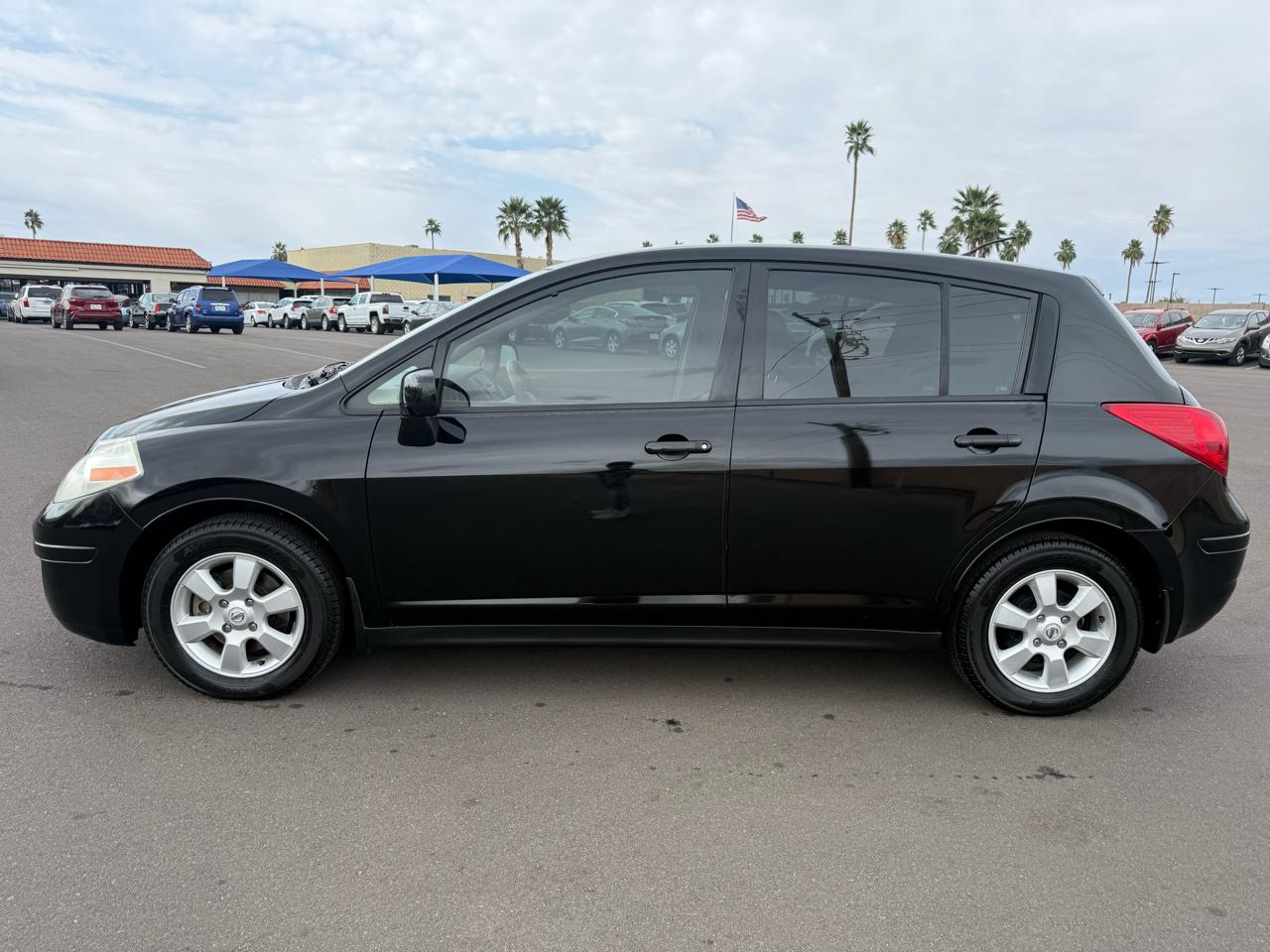 Nissan Versa 1.8 S Hatchback 2009