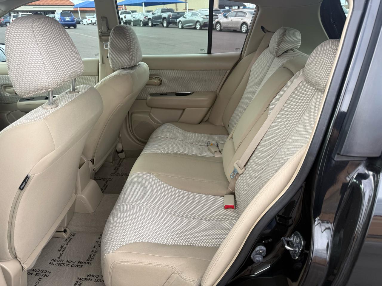 Nissan Versa 1.8 S Hatchback 2009