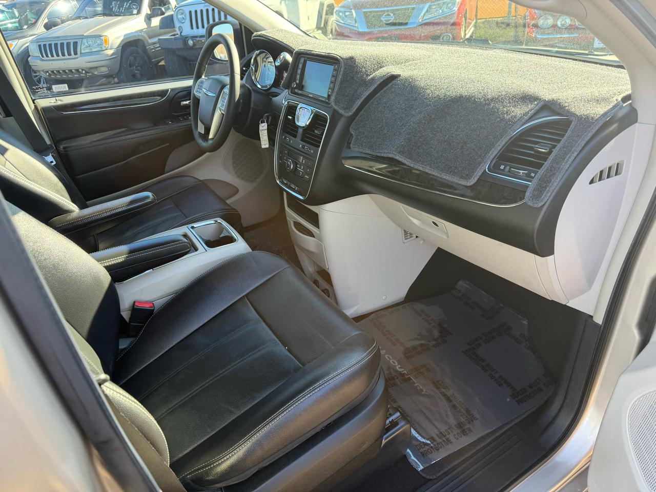 Chrysler Town & Country Touring 2014