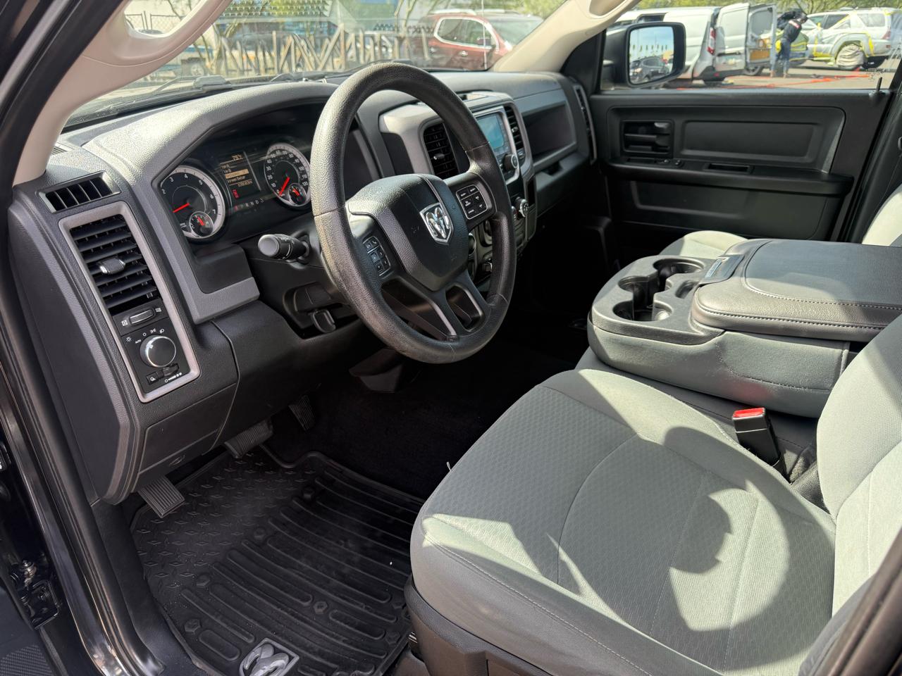 RAM 1500 2WD Crew Cab 140.5" Tradesman 2017