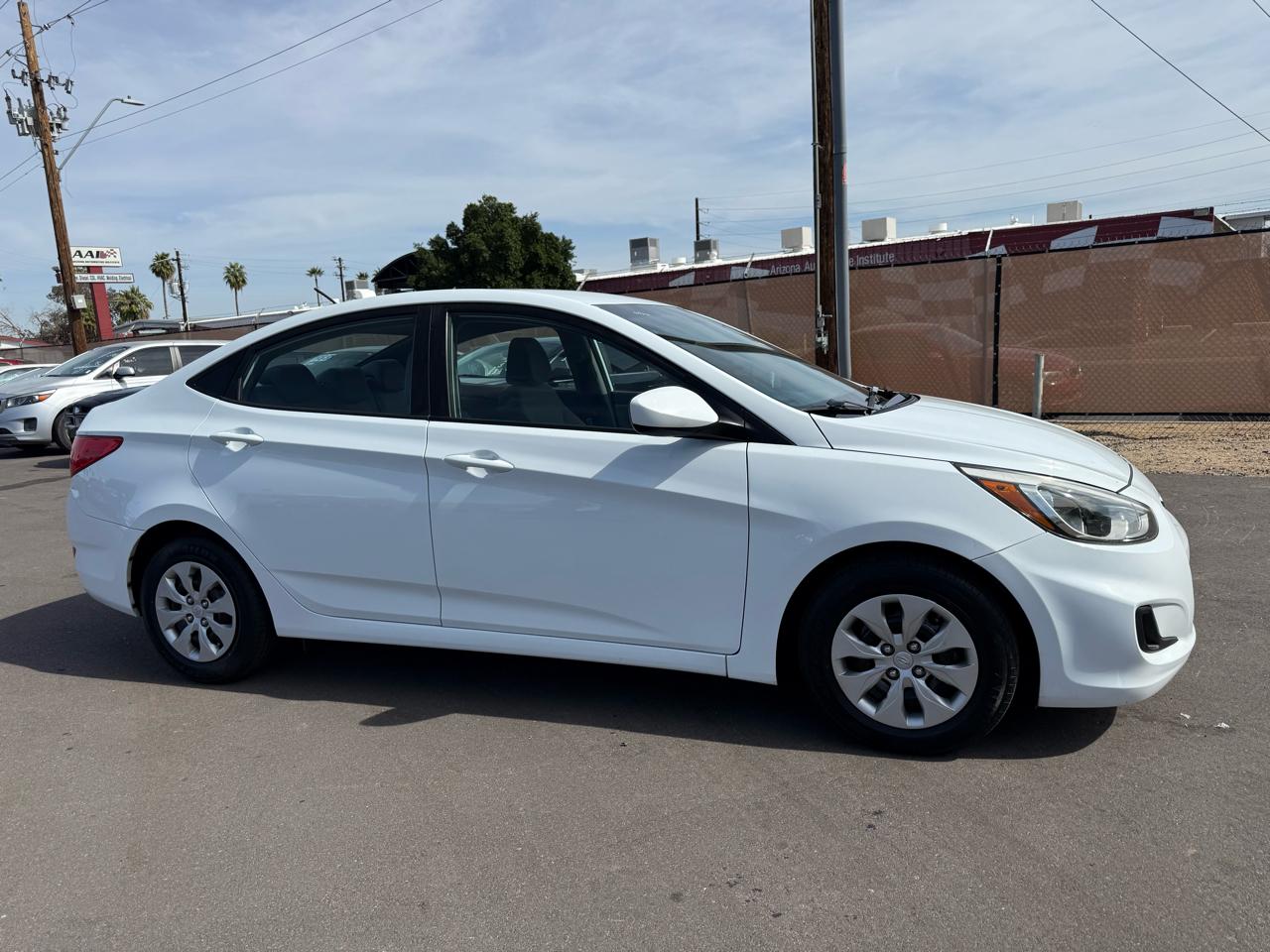 Hyundai Accent SE 4-Door 6A 2017