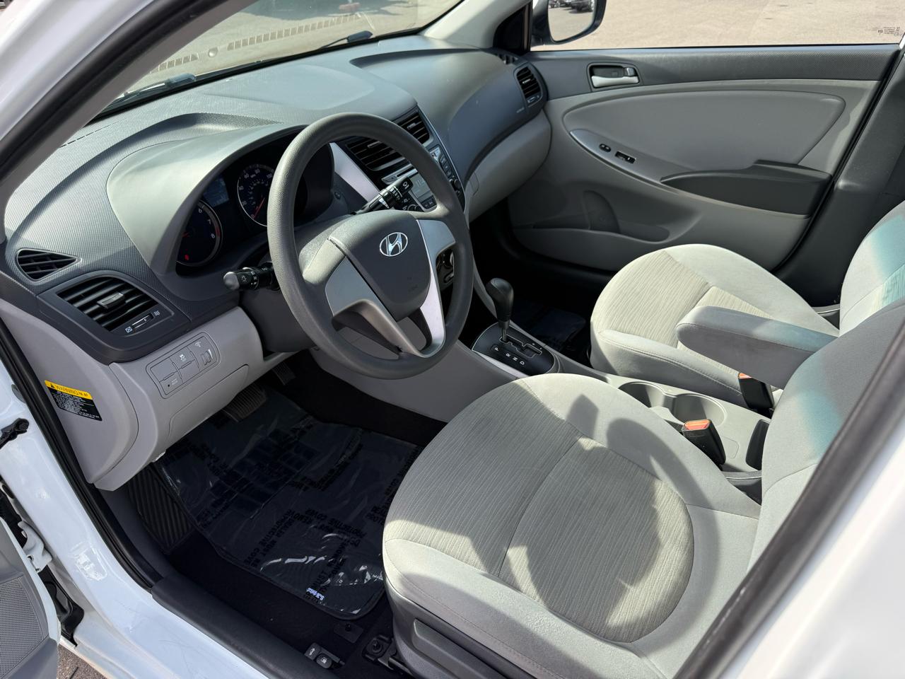 Hyundai Accent SE 4-Door 6A 2017