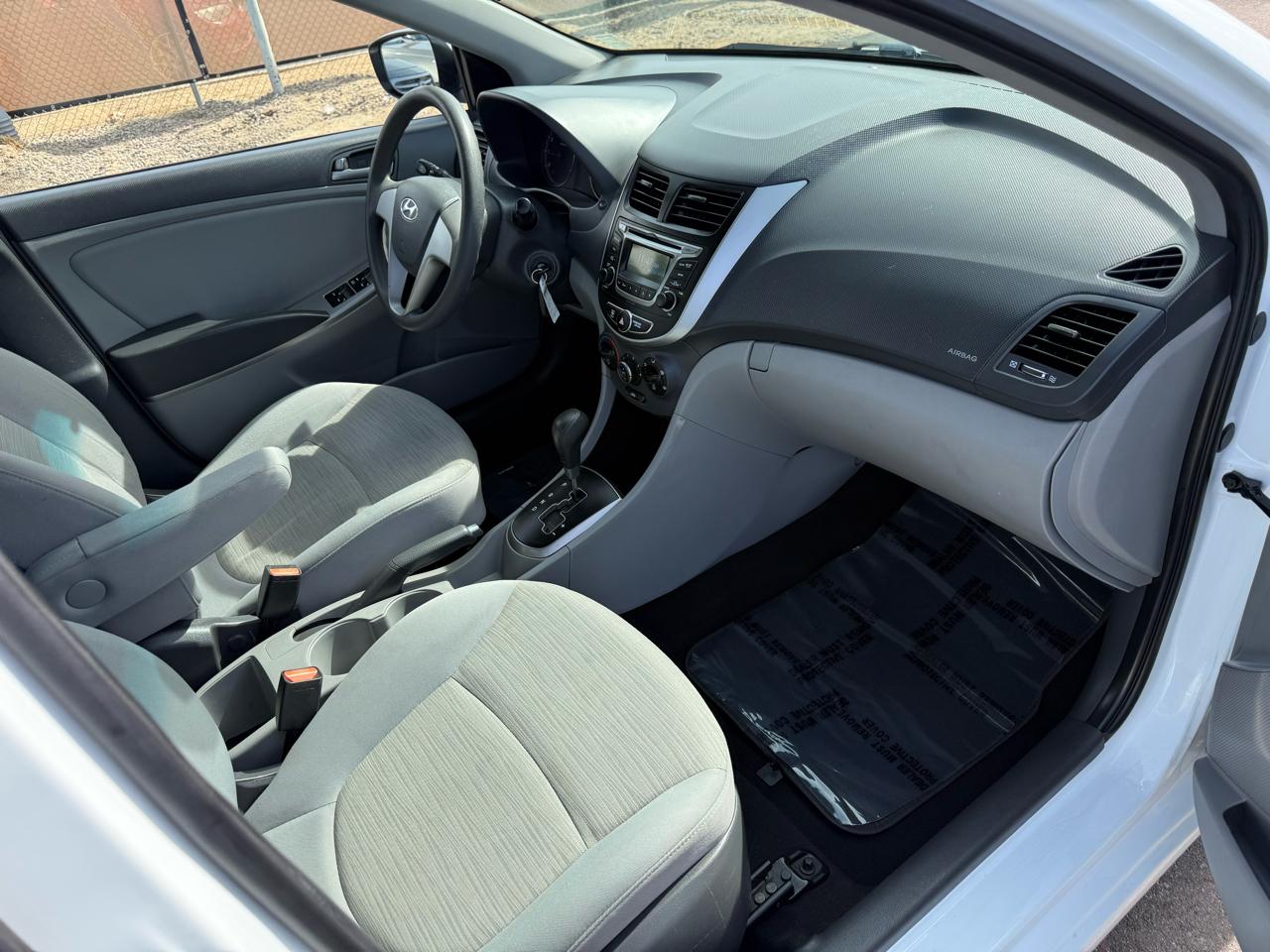 Hyundai Accent SE 4-Door 6A 2017