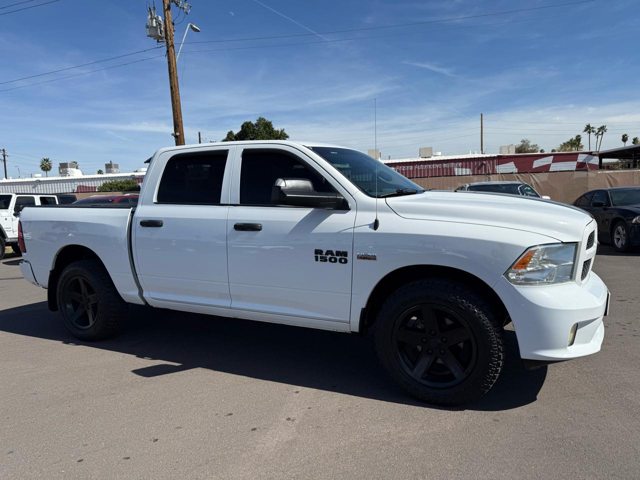 RAM 1500 4WD Crew Cab 140.5" Express 2014