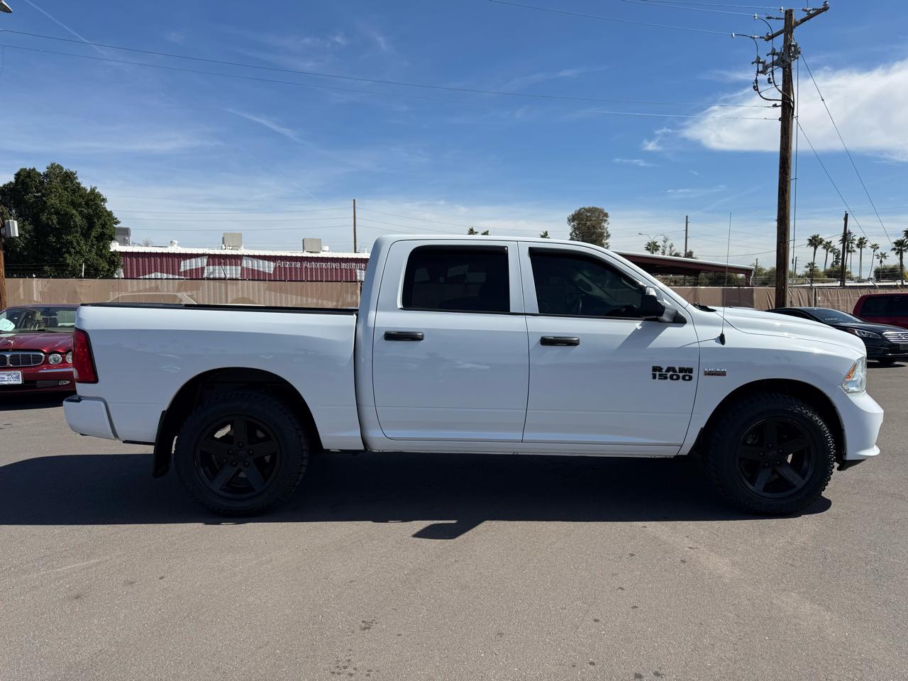 RAM 1500 4WD Crew Cab 140.5" Express 2014