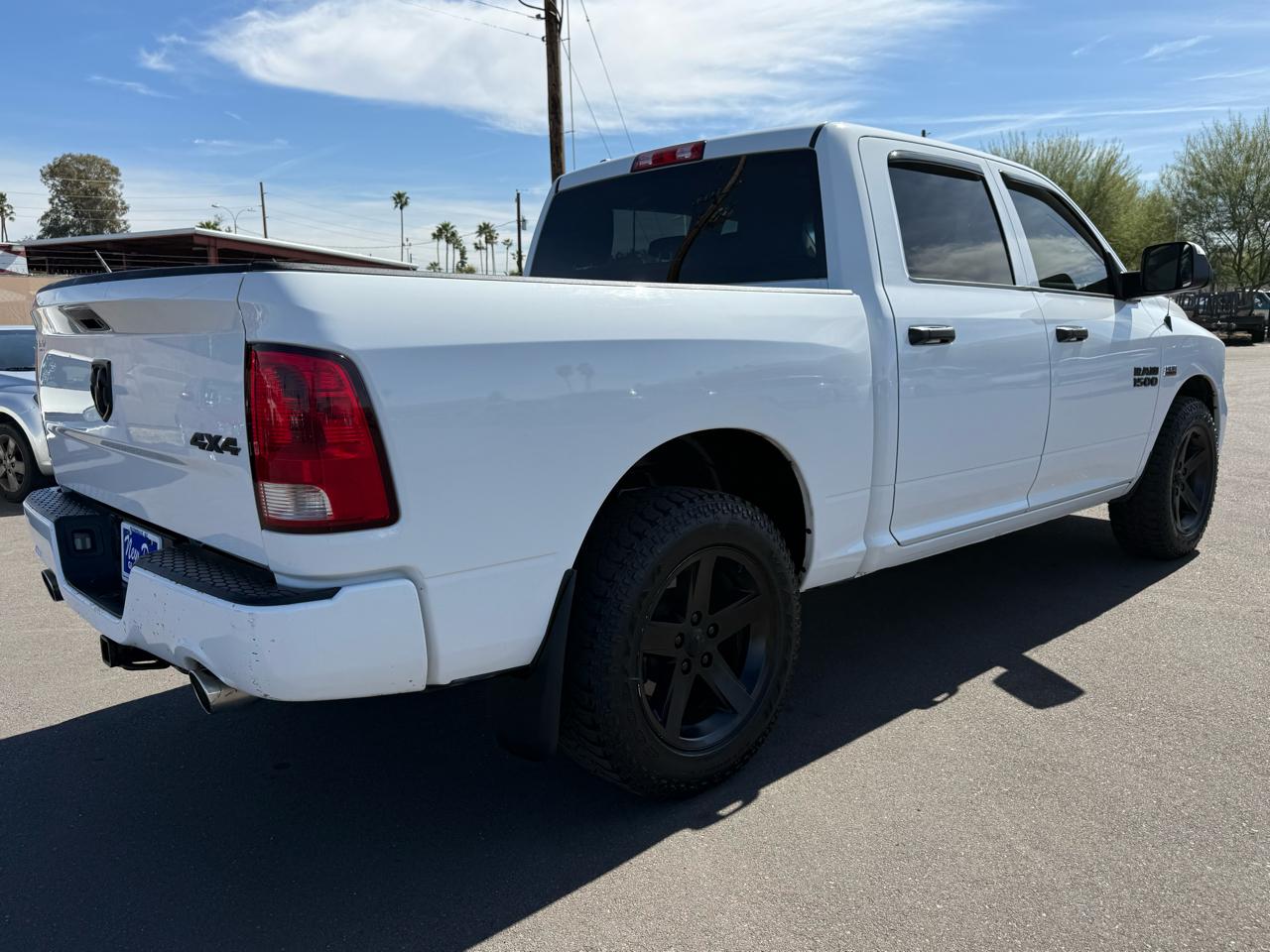 RAM 1500 4WD Crew Cab 140.5" Express 2014