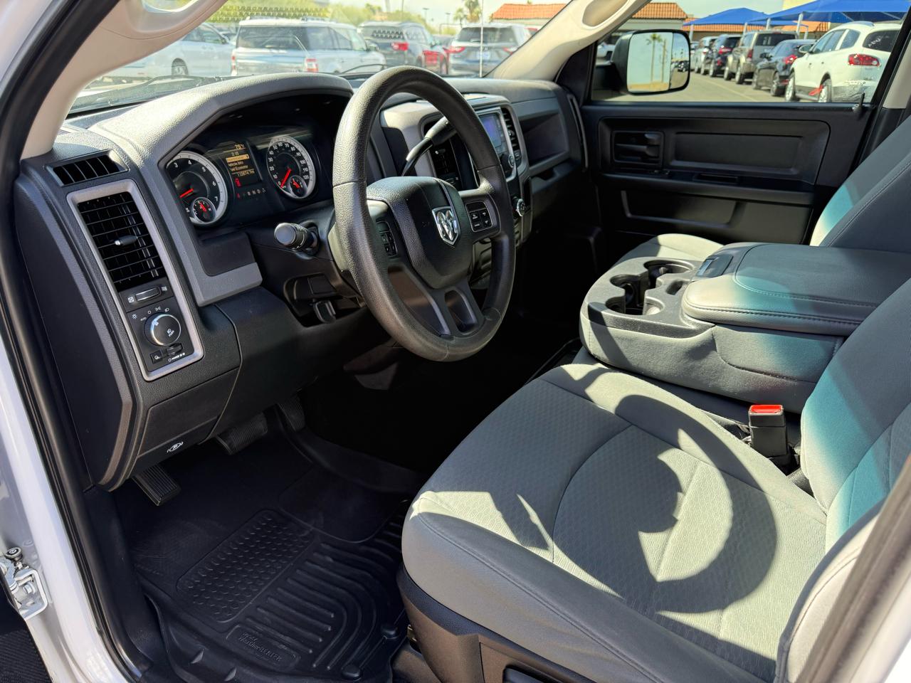 RAM 1500 4WD Crew Cab 140.5" Express 2014