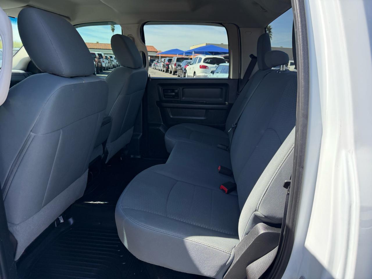 RAM 1500 4WD Crew Cab 140.5" Express 2014