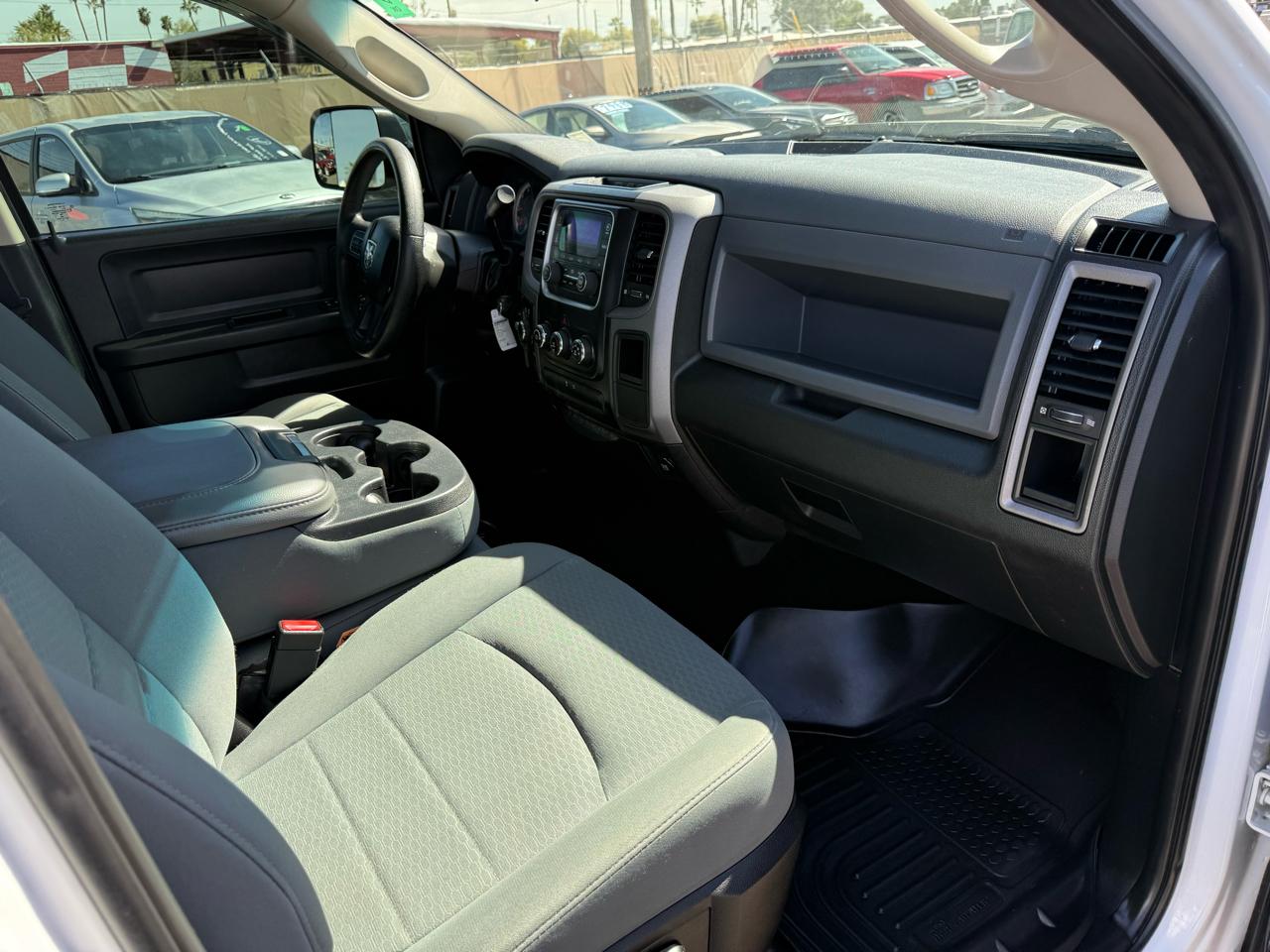 RAM 1500 4WD Crew Cab 140.5" Express 2014