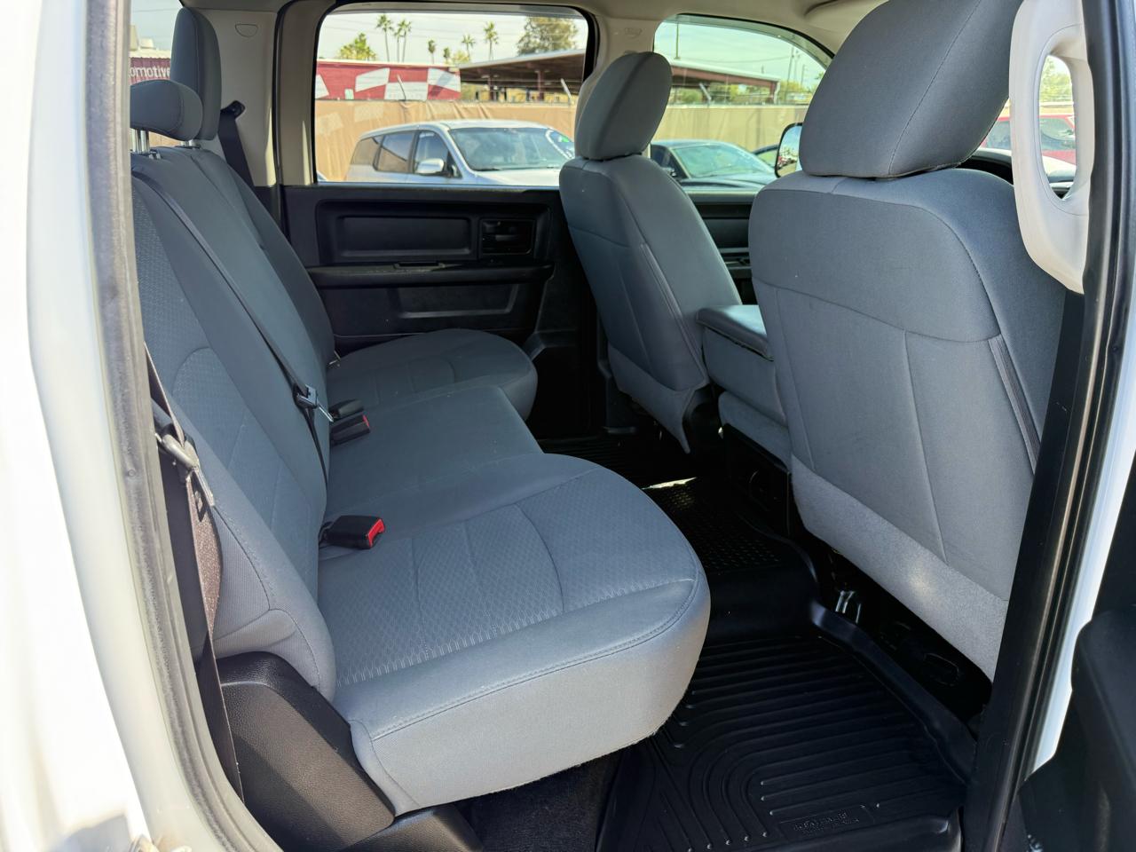 RAM 1500 4WD Crew Cab 140.5" Express 2014