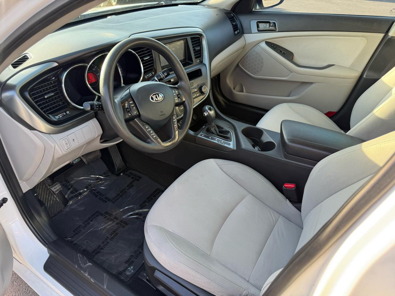 Kia Optima LX MT 2013