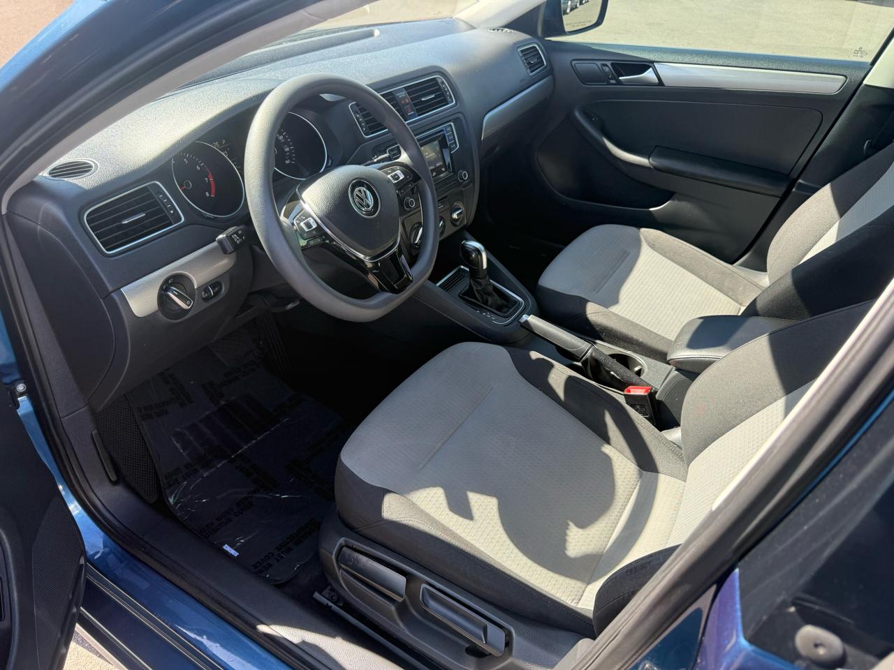 Volkswagen Jetta 1.4T S 6A 2018