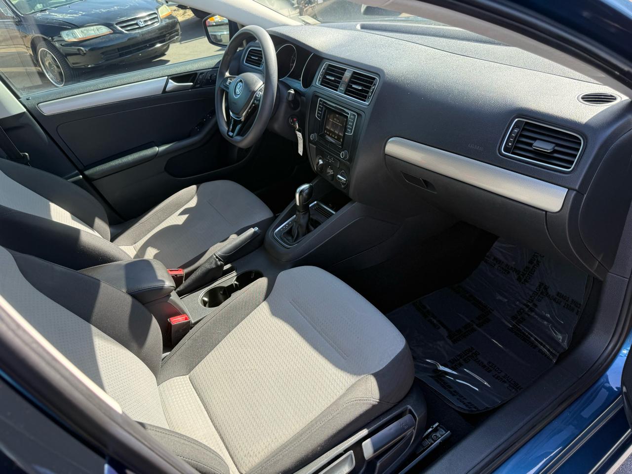 Volkswagen Jetta 1.4T S 6A 2018