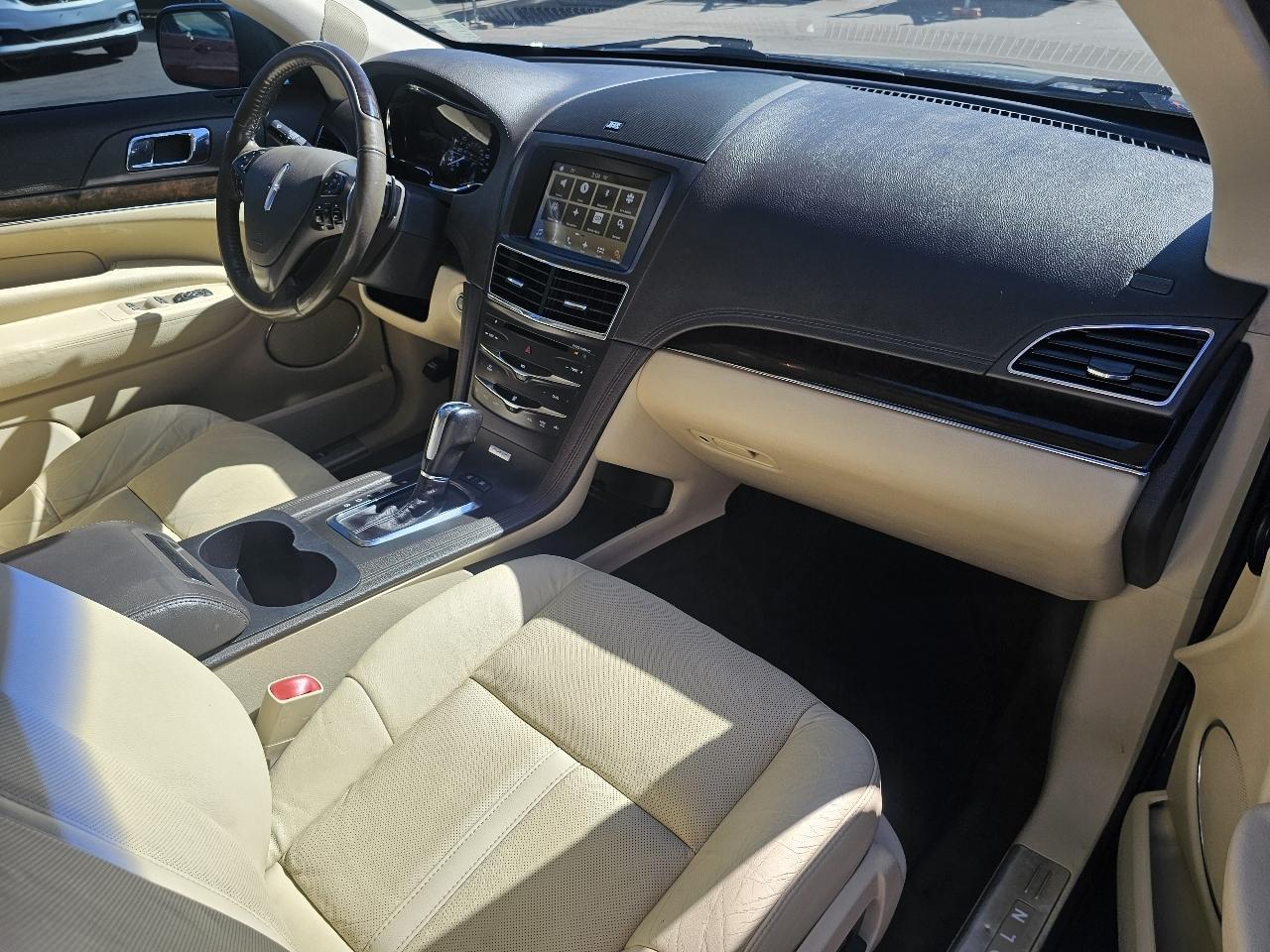 Lincoln MKT 3.5L with EcoBoost AWD 2016