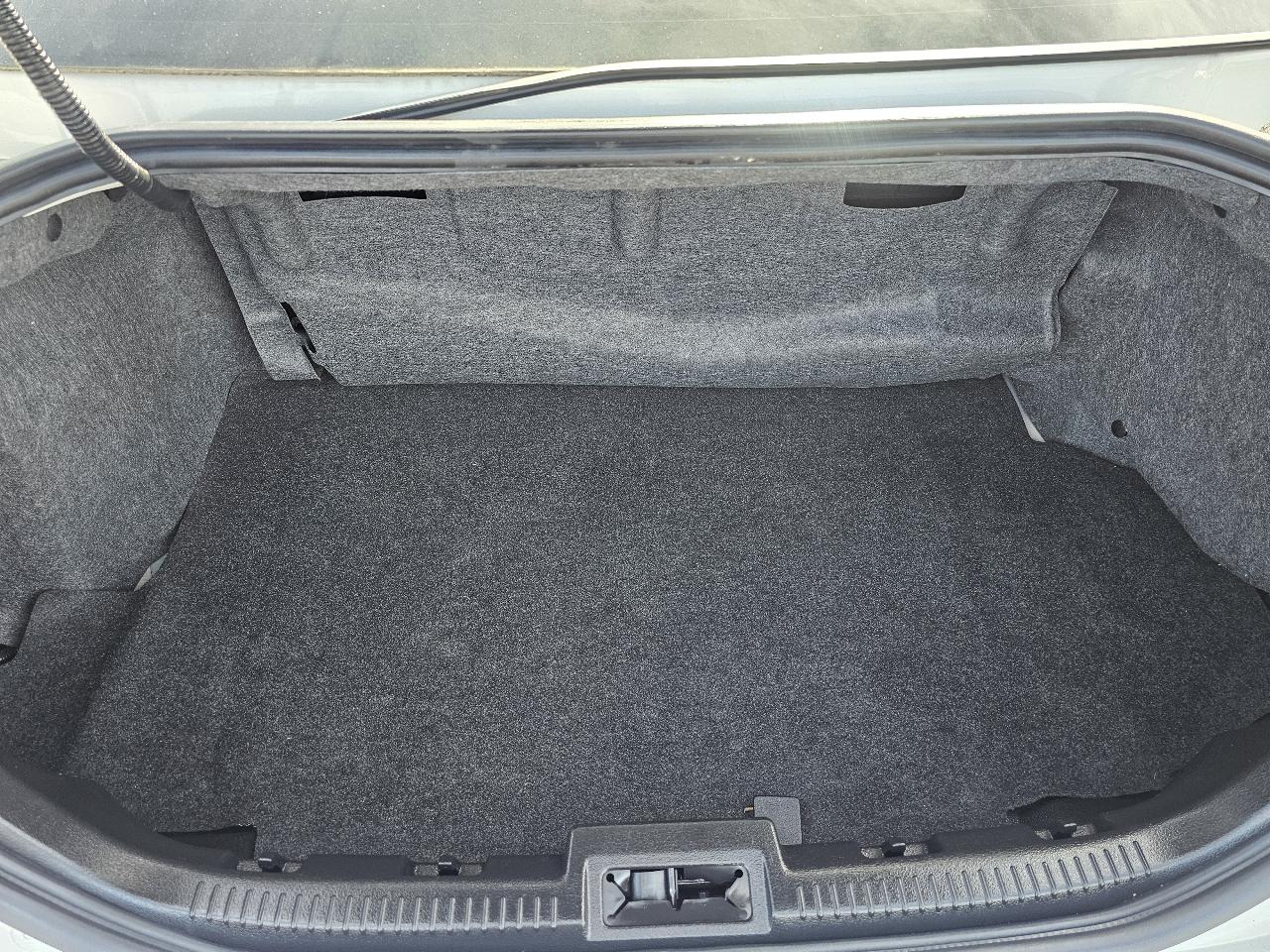 Ford Fusion Hybrid Sedan 2010