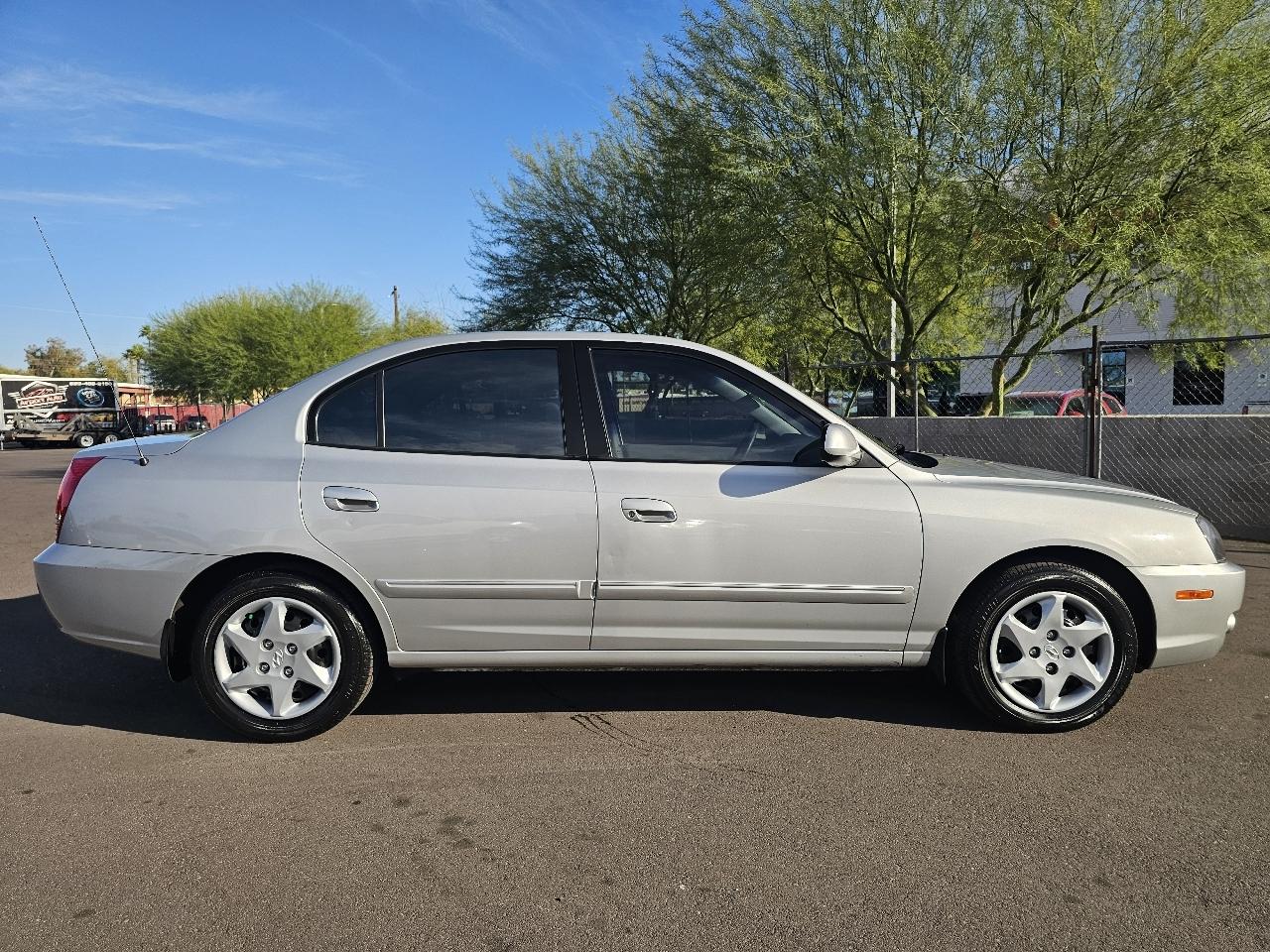 Hyundai Elantra GLS 4-Door 2005