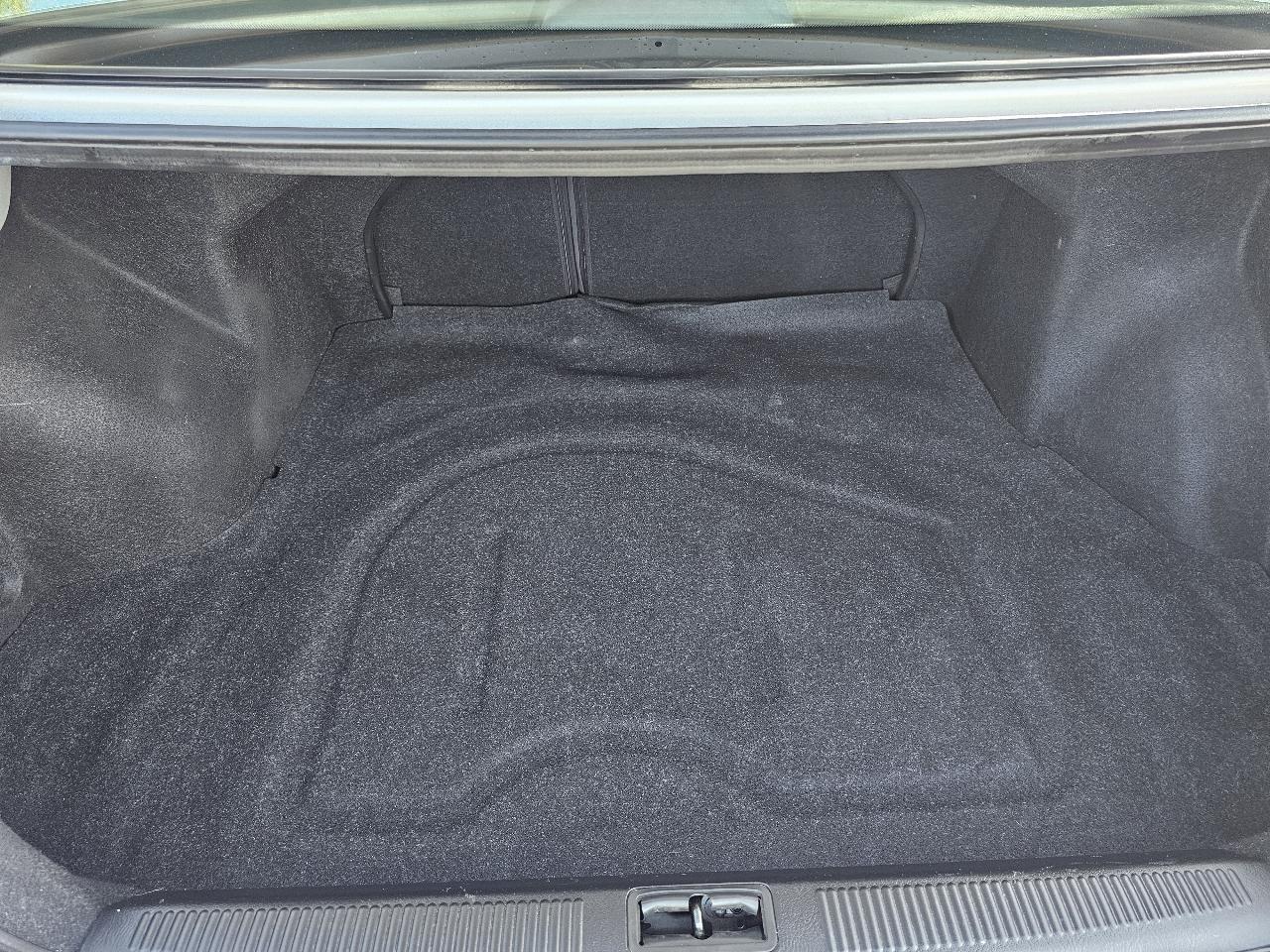 Hyundai Elantra GLS 4-Door 2005