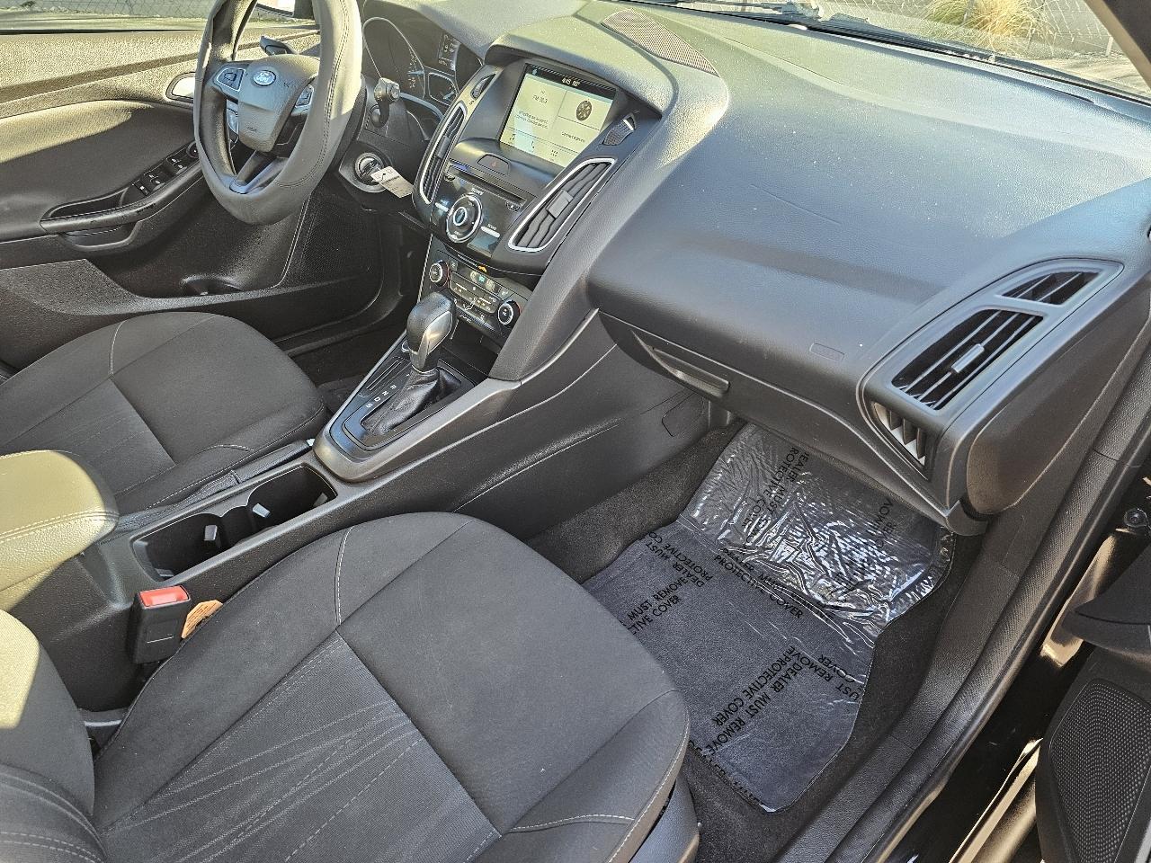 Ford Focus SEL Hatch 2017