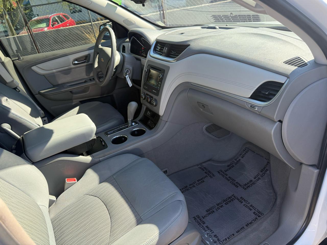 Chevrolet Traverse LS FWD w/PDC 2016