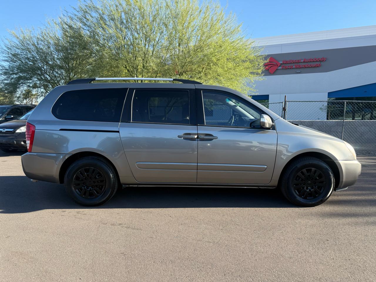 Kia Sedona LX LWB 2012