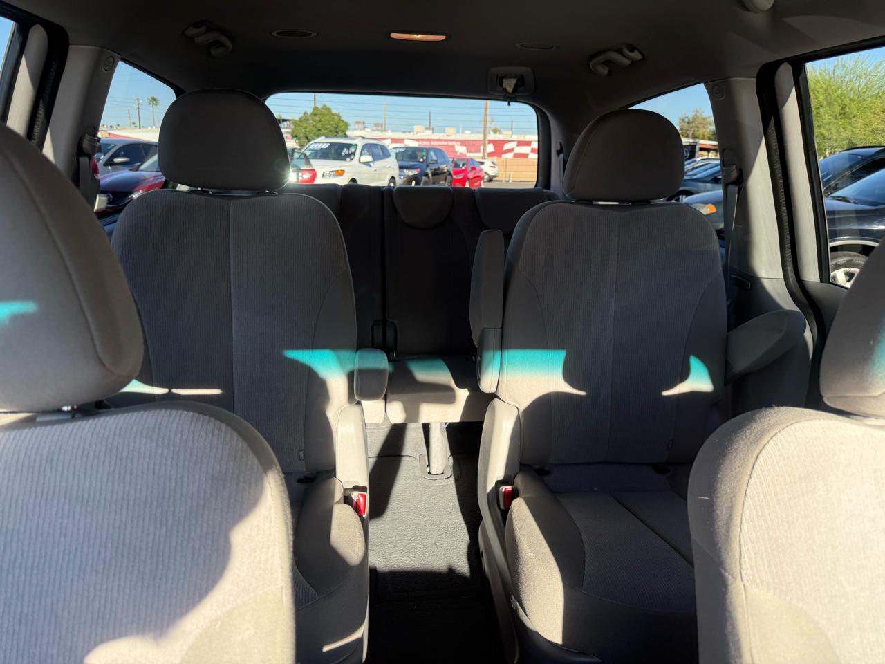 Kia Sedona LX LWB 2012