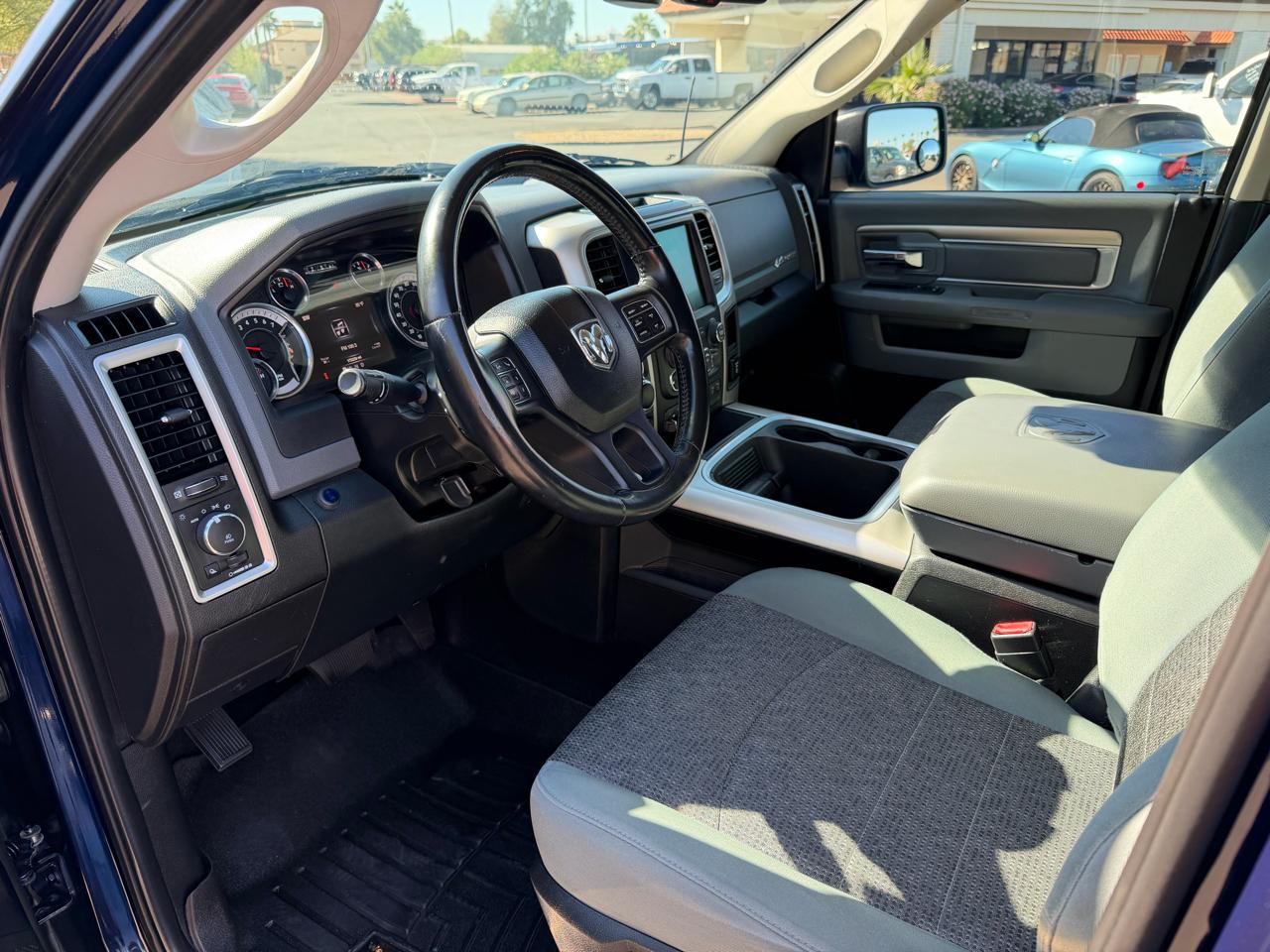 RAM 1500 4WD Crew Cab 140.5" Big Horn 2016