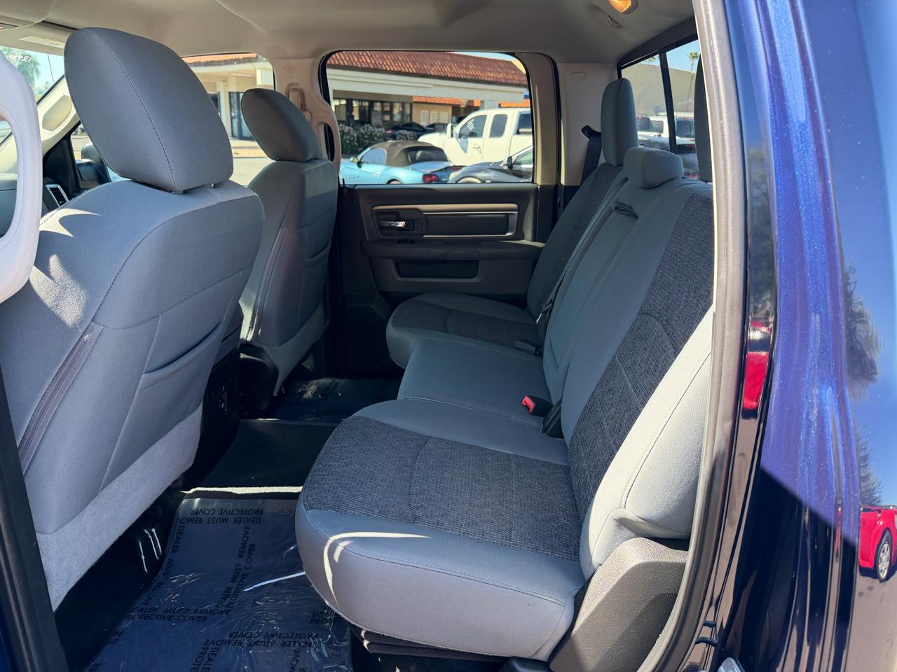 RAM 1500 4WD Crew Cab 140.5" Big Horn 2016