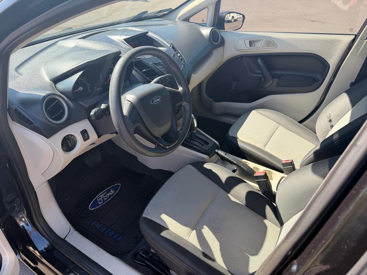 Ford Fiesta S Sedan 2011