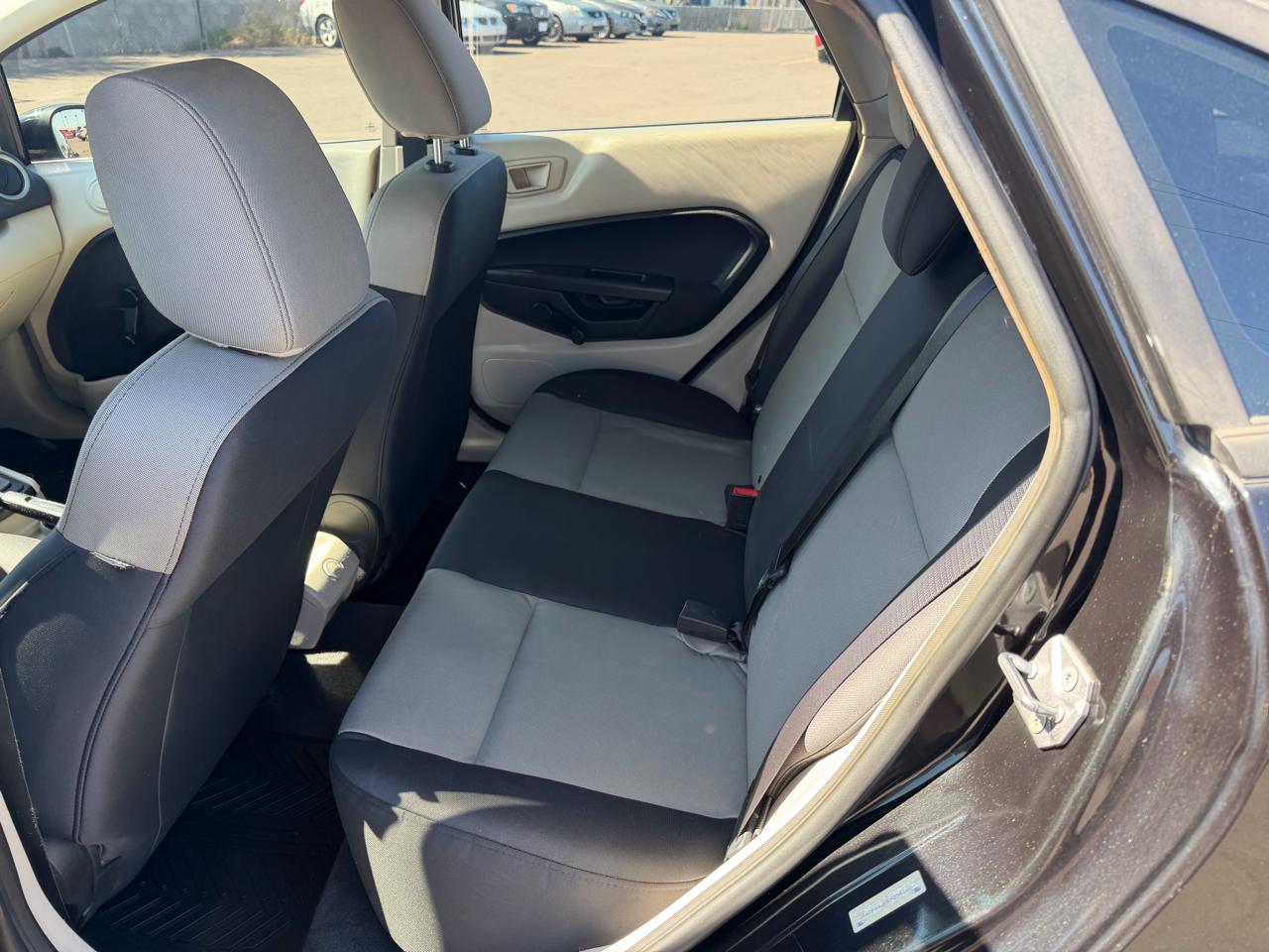 Ford Fiesta S Sedan 2011