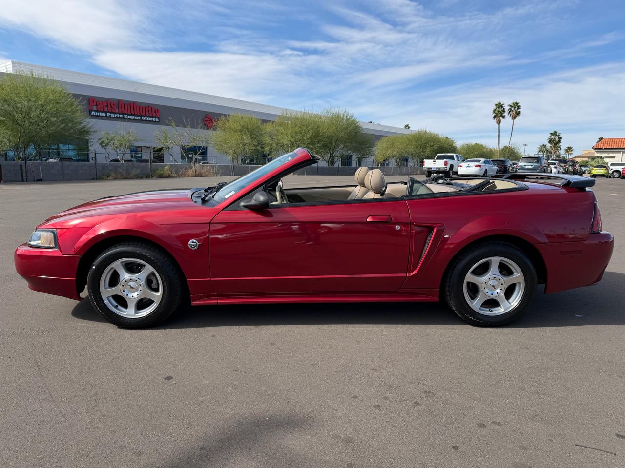 Ford Mustang Deluxe Convertible 2004