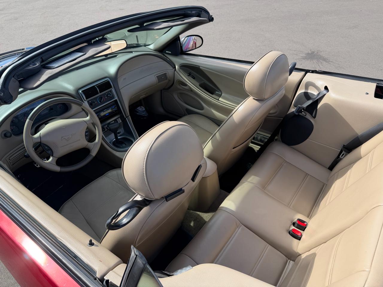 Ford Mustang Deluxe Convertible 2004