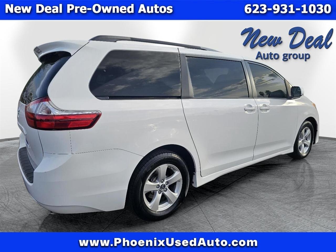Toyota Sienna LE 8-Passenger 2018