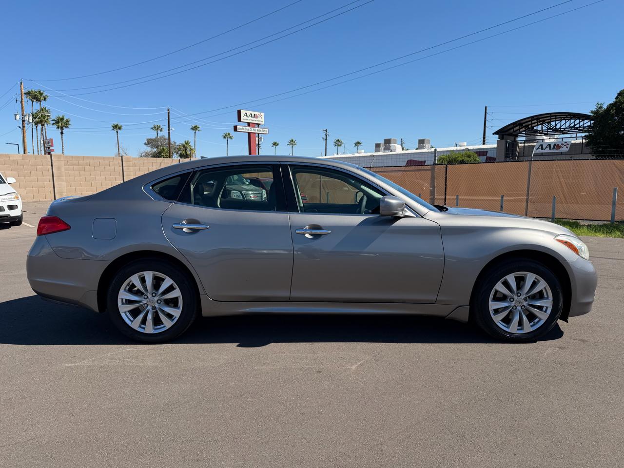 Infiniti M M37x 2011