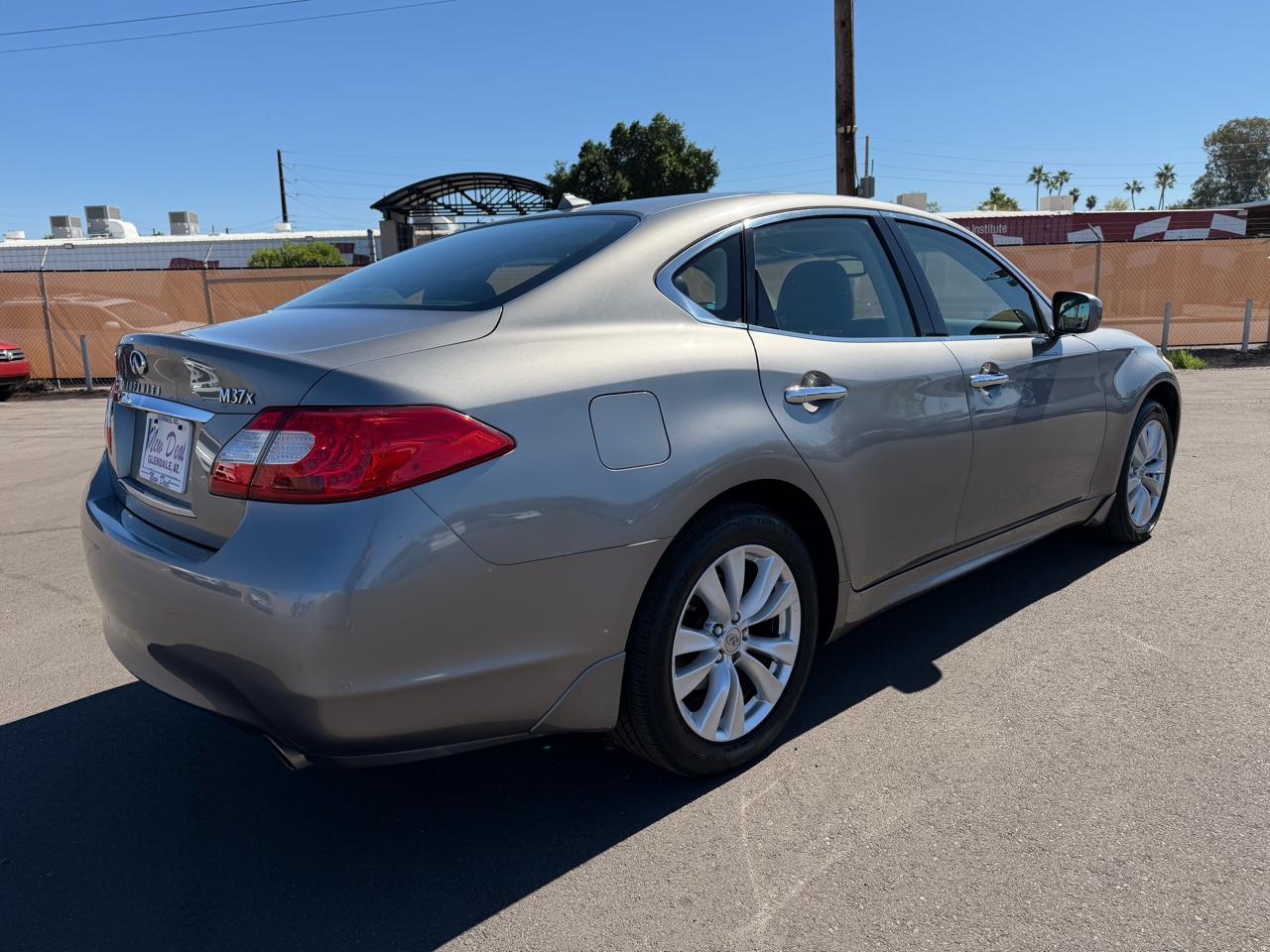 Infiniti M M37x 2011