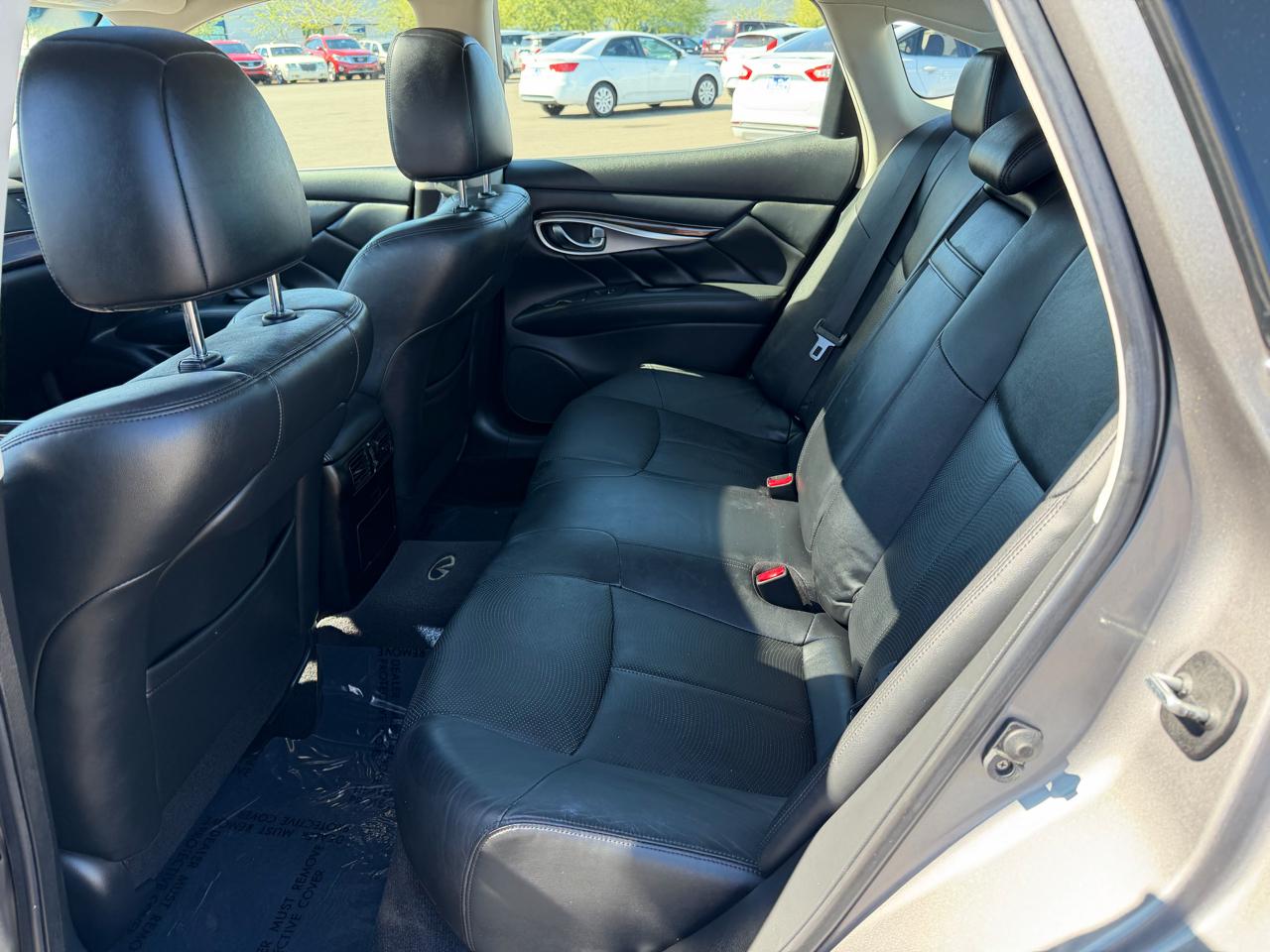 Infiniti M M37x 2011