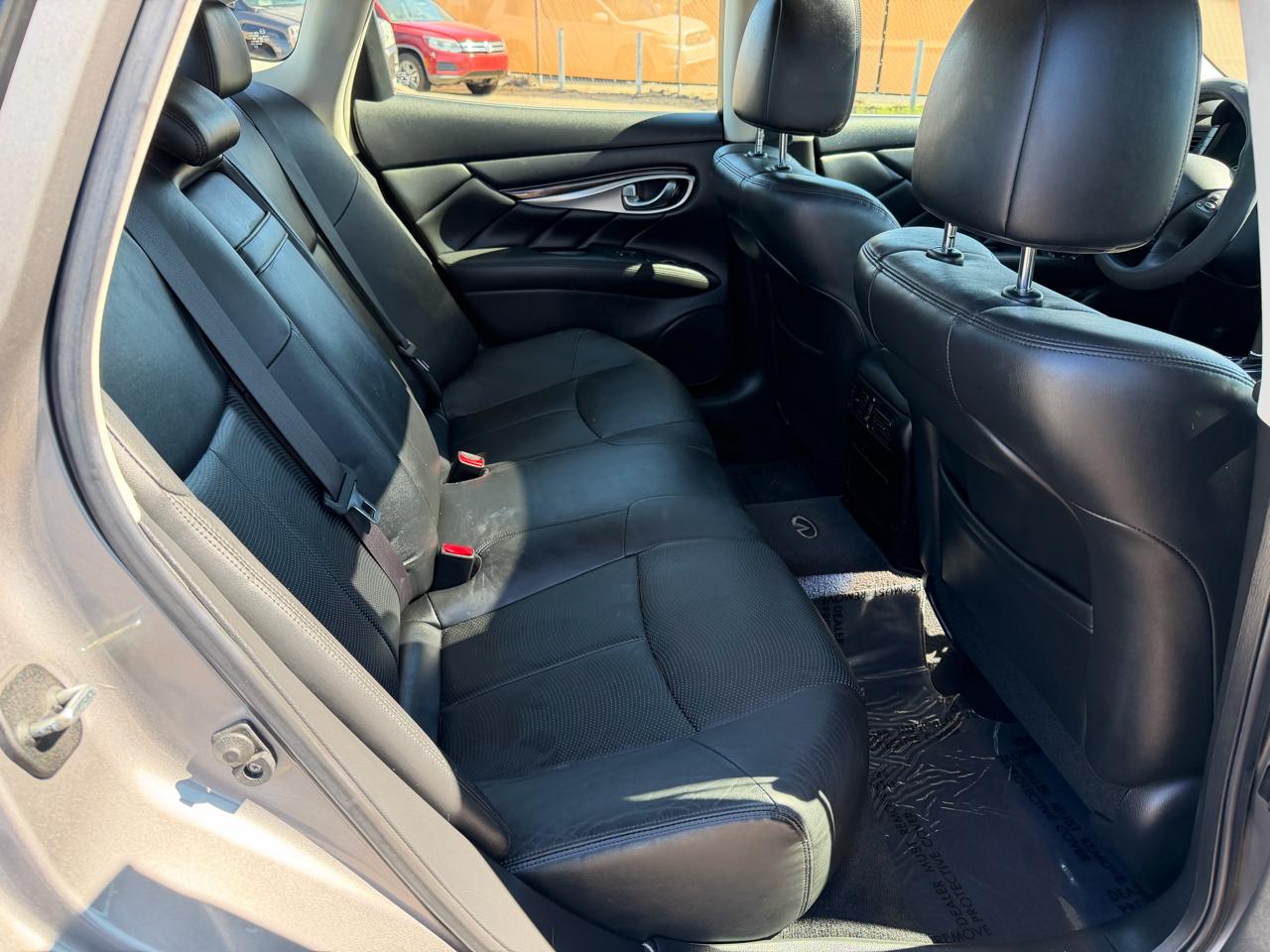 Infiniti M M37x 2011