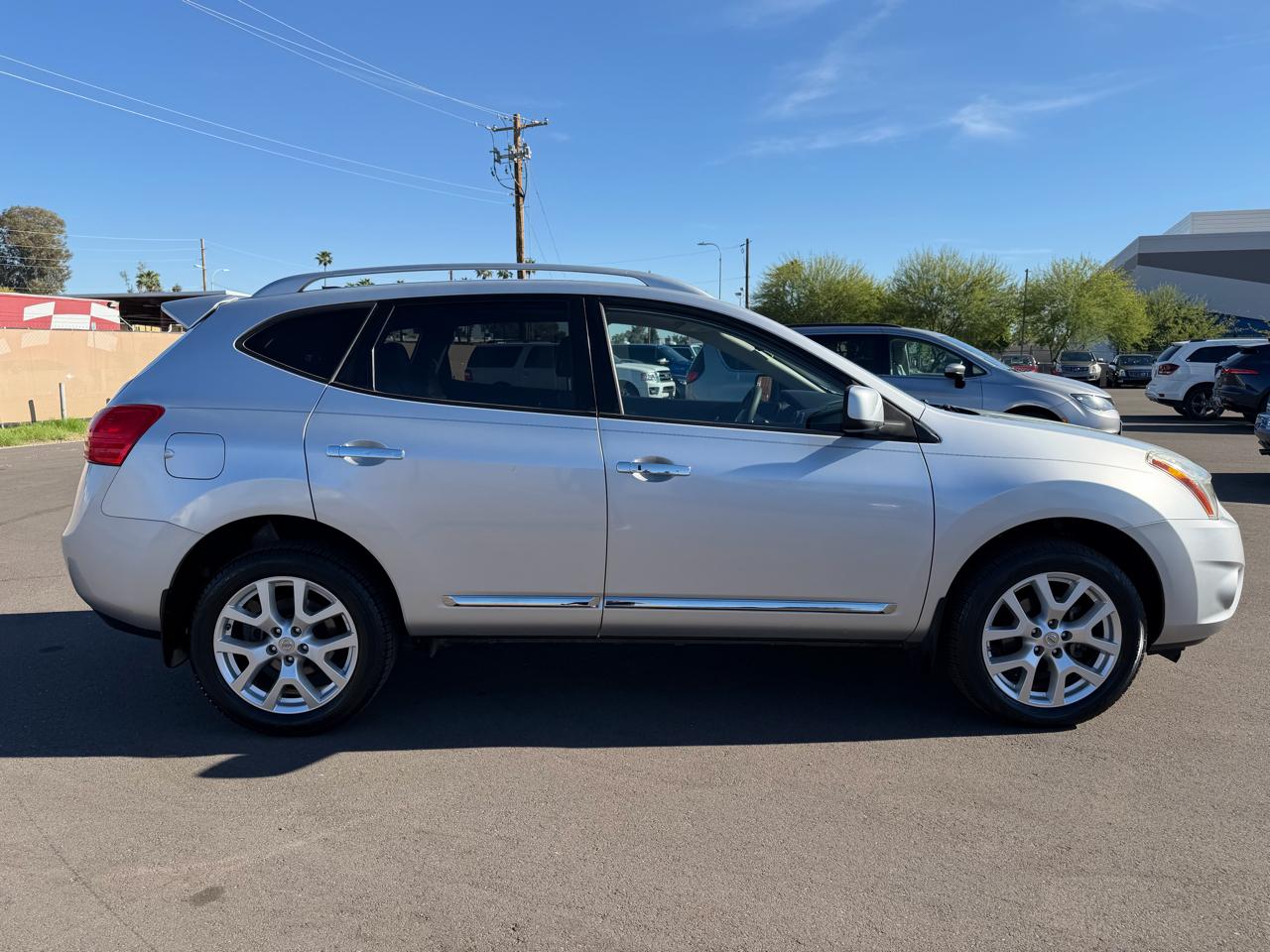 Nissan Rogue S FWD Krom Edition 2011